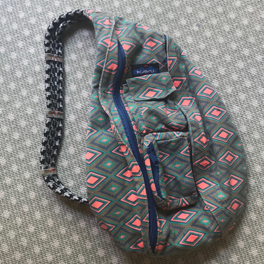 Kavu Slingbag in Aztec Print